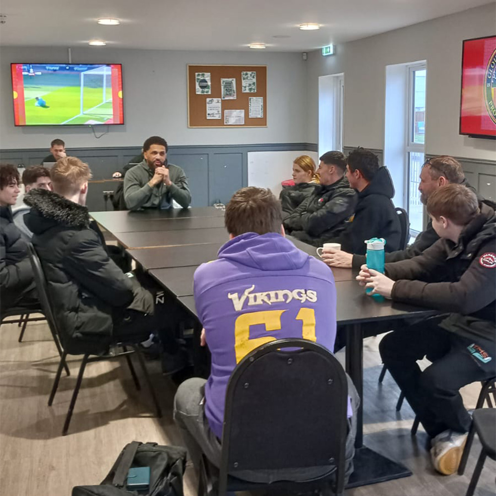 Ex-UFC fighter visits sports course!