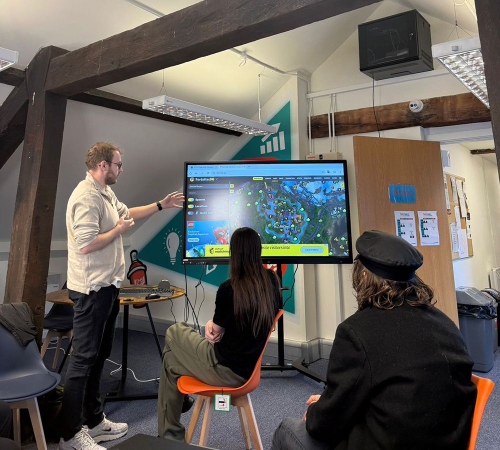 Semi-Pro gamer visits E-Sports Course!